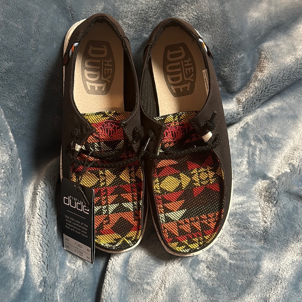 BRAND NEW Hey Dudes